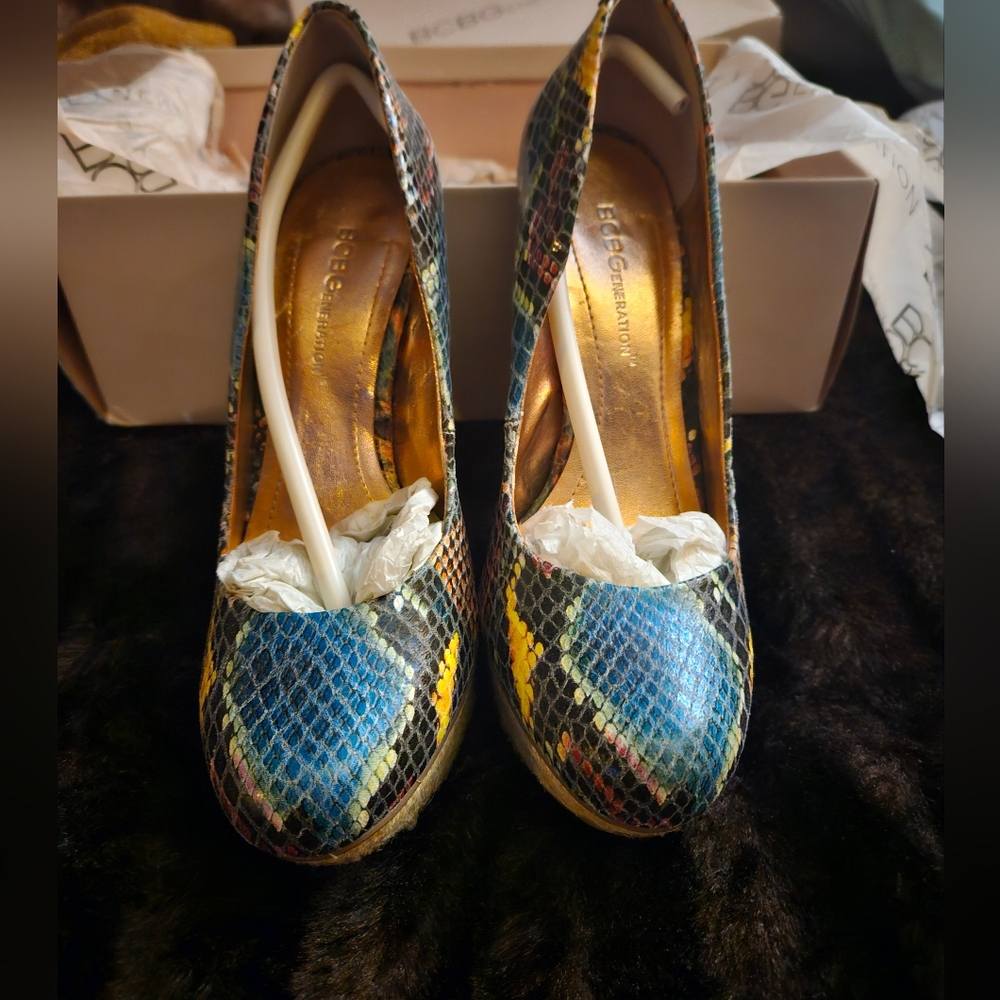 Y2k BCBGenergation Vintage SIZE 5.5 snakeskin print platform heel - Picture 3 of 16